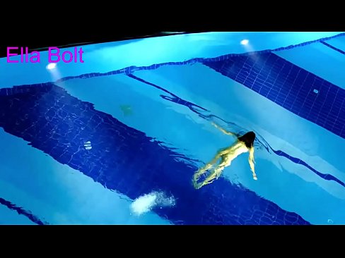 ❤️ Não consigo parar de ver, jovem loira apanhada a nadar nua na piscina da estância balnear ELLA BOLT ❤ Sexo superior em pt.porngifmag.ru ️❤